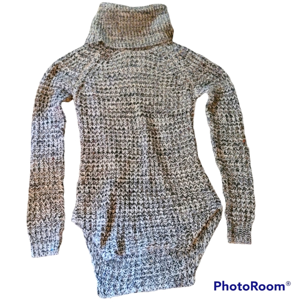 💥POOF!💥SMALL GRAY SWEATER!